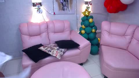 Snapshot of sara_angeelss chatting on December 19, 2025, 6:31 am Sara... online show from December 19, 2025, 6:31 am