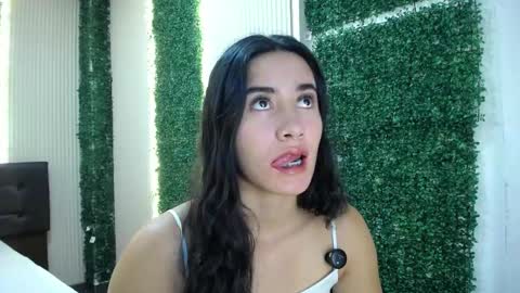 Snapshot of sara_hoffman_4 chatting on May 24, 2026, 12:43 pm Sara online show from May 24, 2026, 12:43 pm