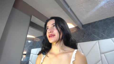 Snapshot of sara_hoffman_4 chatting on May 29, 2026, 12:36 pm Sara online show from May 29, 2026, 12:36 pm
