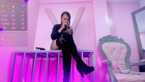 Sara HooT  online show from January 4, 2025, 9:10 am