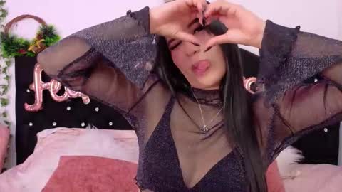 Sara  online show from December 4, 2025, 3:32 pm