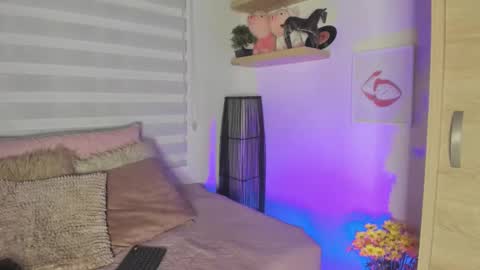   online show from November 21, 2025, 12:15 pm