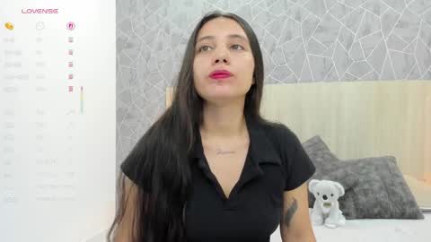 Snapshot of sara_melo chatting on May 19, 2026, 12:33 pm Sara online show from May 19, 2026, 12:33 pm