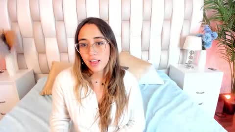 Snapshot of sara_ospina_ chatting on October 1, 2025, 8:42 am sara_ospina_ online show from October 1, 2025, 8:42 am