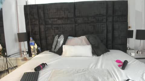 Snapshot of sara_puerta_ chatting on October 3, 2025, 7:44 pm Sara online show from October 3, 2025, 7:44 pm