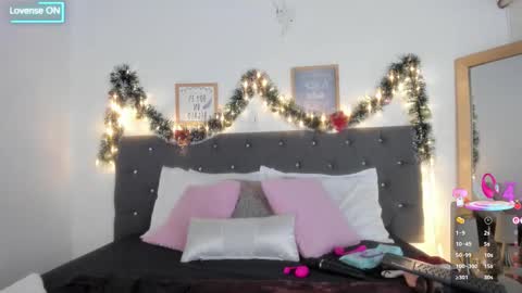 Snapshot of sara_puertaa chatting on December 15, 2025, 5:50 pm Sara online show from December 15, 2025, 5:50 pm