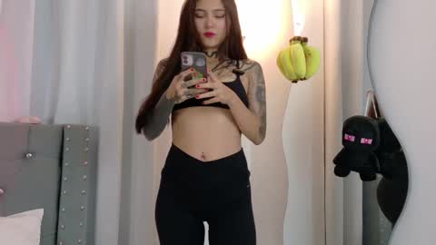 Snapshot of sara_queen9 chatting on January 10, 2026, 2:46 am Sara online show from January 10, 2026, 2:46 am