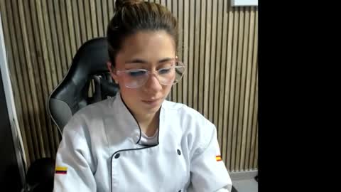 sara_roades online show from October 21, 2025, 1:34 pm