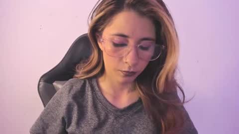 sara_roades online show from November 12, 2025, 7:57 pm