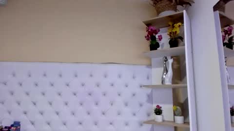 sara_salgado online show from September 12, 2025, 11:10 am