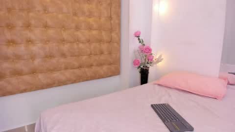 Snapshot of sara_sm1th_ chatting on April 23, 2026, 12:29 pm sara_sm1th_ online show from April 23, 2026, 12:29 pm