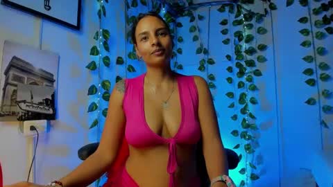 Snapshot of sara_thompson01 chatting on September 12, 2025, 6:35 am SARA online show from September 12, 2025, 6:35 am