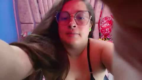 sara_thonson_ online show from December 20, 2025, 2:35 pm