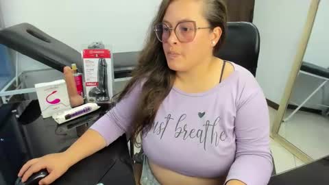 sara_thonson_ online show from February 12, 2026, 8:15 pm