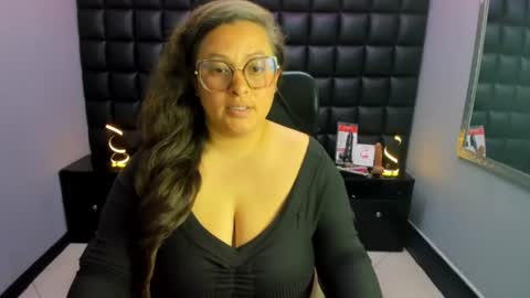 sara_thonson_ online show from June 30, 2026, 9:49 pm