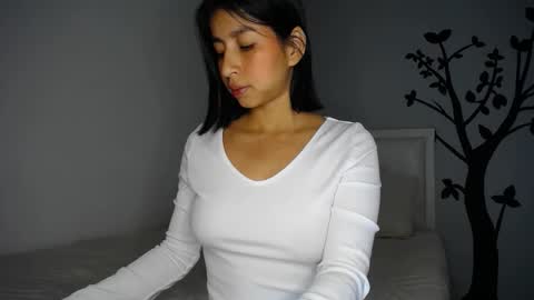 Snapshot of sara_tris chatting on November 15, 2025, 1:25 am Sara online show from November 15, 2025, 1:25 am