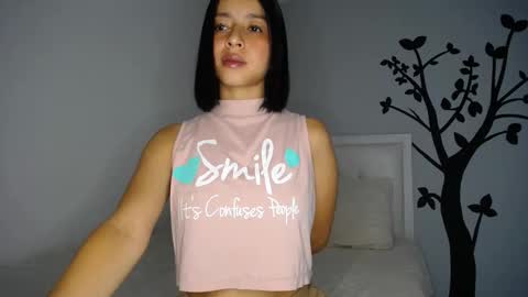 Snapshot of sara_tris chatting on November 19, 2025, 2:00 am Sara online show from November 19, 2025, 2:00 am