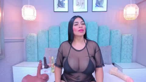 Snapshot of sara_vanegas1 chatting on January 8, 2025, 6:52 pm Sara online show from January 8, 2025, 6:52 pm