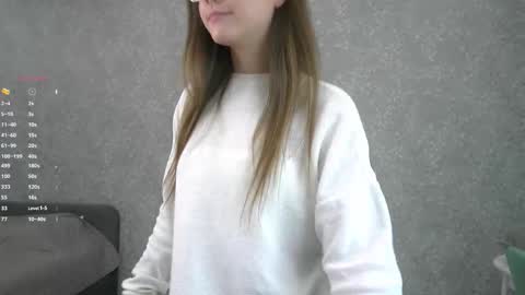 Im Sara  online show from November 24, 2025, 7:35 pm