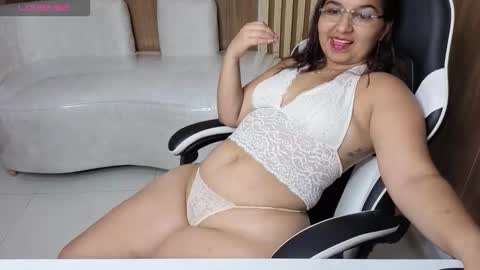Snapshot of saraah_tx chatting on October 3, 2025, 2:52 am Online 800 to 1400 online show from October 3, 2025, 2:52 am
