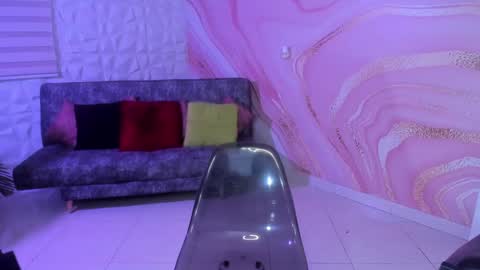 Snapshot of saraamills chatting on December 9, 2024, 7:07 pm Sara online show from December 9, 2024, 7:07 pm