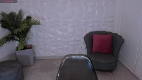 Snapshot of saraamills chatting on January 16, 2025, 6:59 pm Sara online show from January 16, 2025, 6:59 pm