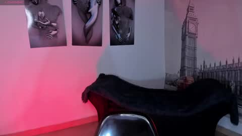 Snapshot of saraamills chatting on March 5, 2025, 7:38 pm Sara online show from March 5, 2025, 7:38 pm