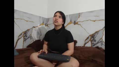 Snapshot of saraandthomas chatting on November 20, 2025, 12:00 am sara and thomas online show from November 20, 2025, 12:00 am