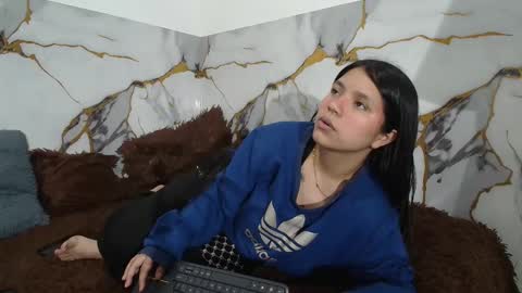 Snapshot of saraandthomas chatting on December 18, 2025, 12:49 am sara and thomas online show from December 18, 2025, 12:49 am