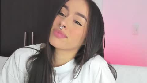 Sara online show from October 31, 2025, 8:43 pm