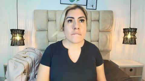 sarablonde_t online show from May 27, 2026, 1:57 am