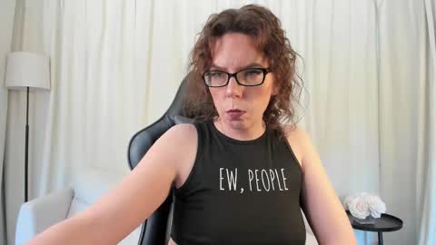 Snapshot of saradesirexo chatting on March 4, 2026, 4:24 pm Sara Desire online show from March 4, 2026, 4:24 pm