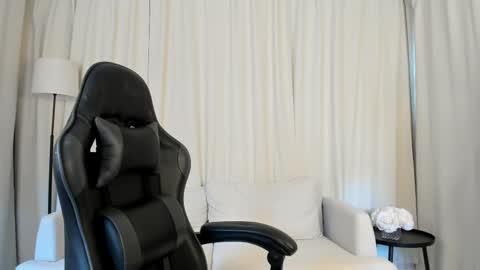 Snapshot of saradesirexo chatting on March 30, 2026, 11:44 am Sara Desire online show from March 30, 2026, 11:44 am