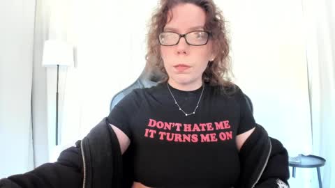 Snapshot of saradesirexo chatting on March 31, 2026, 12:16 pm Sara Desire online show from March 31, 2026, 12:16 pm