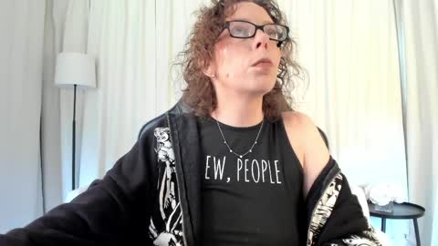 Snapshot of saradesirexo chatting on April 1, 2026, 12:17 pm Sara Desire online show from April 1, 2026, 12:17 pm