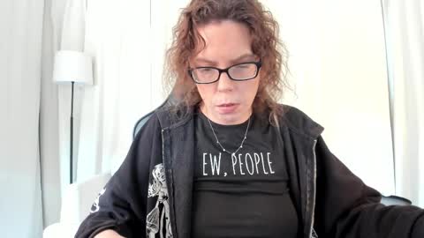 Snapshot of saradesirexo chatting on April 1, 2026, 2:14 pm Sara Desire online show from April 1, 2026, 2:14 pm
