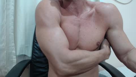 saradorj92 online show from November 11, 2025, 8:14 am