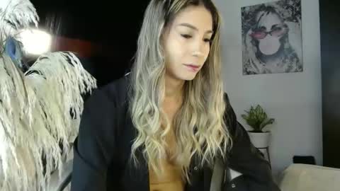 CALL ME LOVE SARITA online show from October 30, 2025, 11:33 am