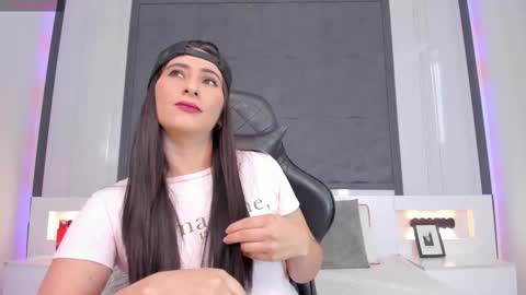  Sara Gomez  online show from February 19, 2025, 6:32 pm