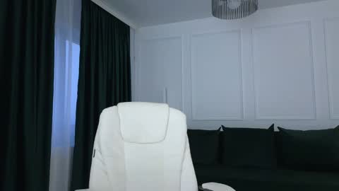 Snapshot of sarah2101 chatting on December 17, 2025, 5:35 am sarah l0v3 online show from December 17, 2025, 5:35 am