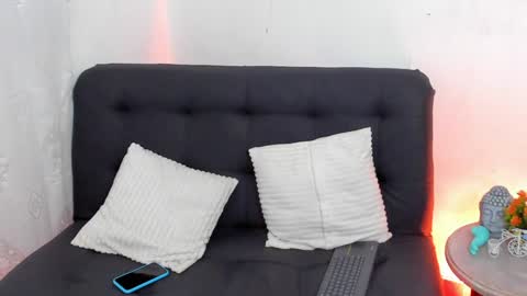 Snapshot of sarah_and_nicolle chatting on December 19, 2024, 3:18 am Sarah Redhair Nicolle Black hair online show from December 19, 2024, 3:18 am