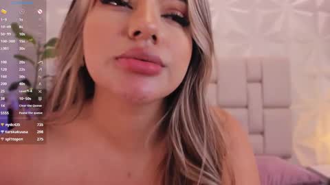 Snapshot of sarah_jacobbs chatting on March 10, 2025, 6:01 pm online show from March 10, 2025, 6:01 pm