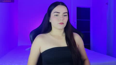 Snapshot of sarah_swtt chatting on December 16, 2025, 3:22 am - next broadcast 28 nov 7 pm Col online show from December 16, 2025, 3:22 am