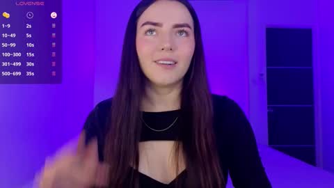 Snapshot of sarah_swtt chatting on December 18, 2025, 11:33 pm - next broadcast 28 nov 7 pm Col online show from December 18, 2025, 11:33 pm