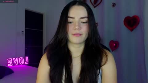 Snapshot of sarah_swtt chatting on December 20, 2025, 12:18 am - next broadcast 28 nov 7 pm Col online show from December 20, 2025, 12:18 am