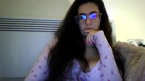 Snapshot of sarahcam95xx chatting on December 3, 2025, 10:52 pm Sarah online show from December 3, 2025, 10:52 pm