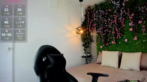 Snapshot of sarahdeyvis chatting on December 19, 2025, 2:46 pm Sarah Deyvis online show from December 19, 2025, 2:46 pm