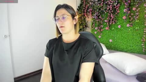 Snapshot of sarahdeyvis chatting on January 16, 2026, 4:00 pm Sarah Deyvis online show from January 16, 2026, 4:00 pm