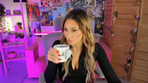 Divine Sarah NONUDE model online show from December 21, 2024, 2:26 pm