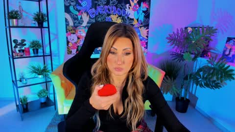 Divine Sarah NONUDE model online show from December 27, 2024, 11:50 am